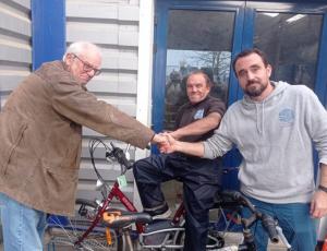 Saint-Brevin les Pins : ils retapent des vieux vélos pour les revendre au profit d'une association solidaire 