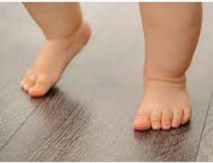 Premiers pas : redéfinir l'accueil de l'enfant