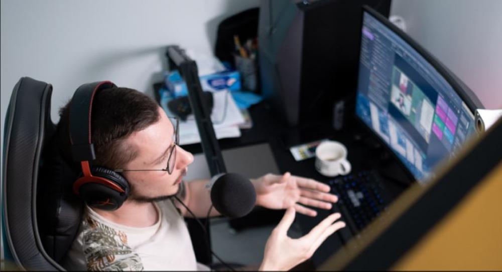 Twitch, Instagram, TikTok : des travailleurs sociaux sur les réseaux Twitch, Instagram, TikTok : des travailleurs sociaux sur les réseaux